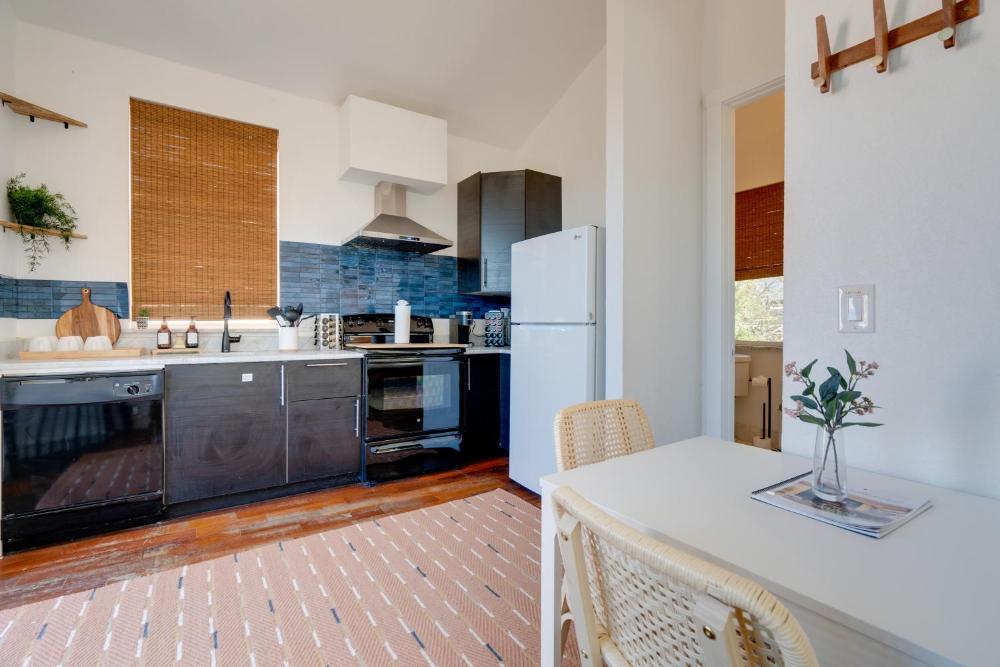 Stylish Apt Near Lake Travis with Entertainment
